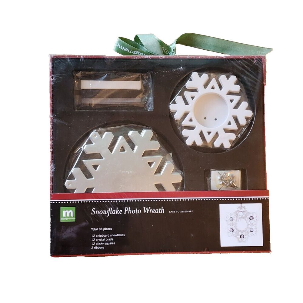 Christmas Snowflake Wreath Kit Make Your Own Photo Wreath Arts & Crafts NEW 2006